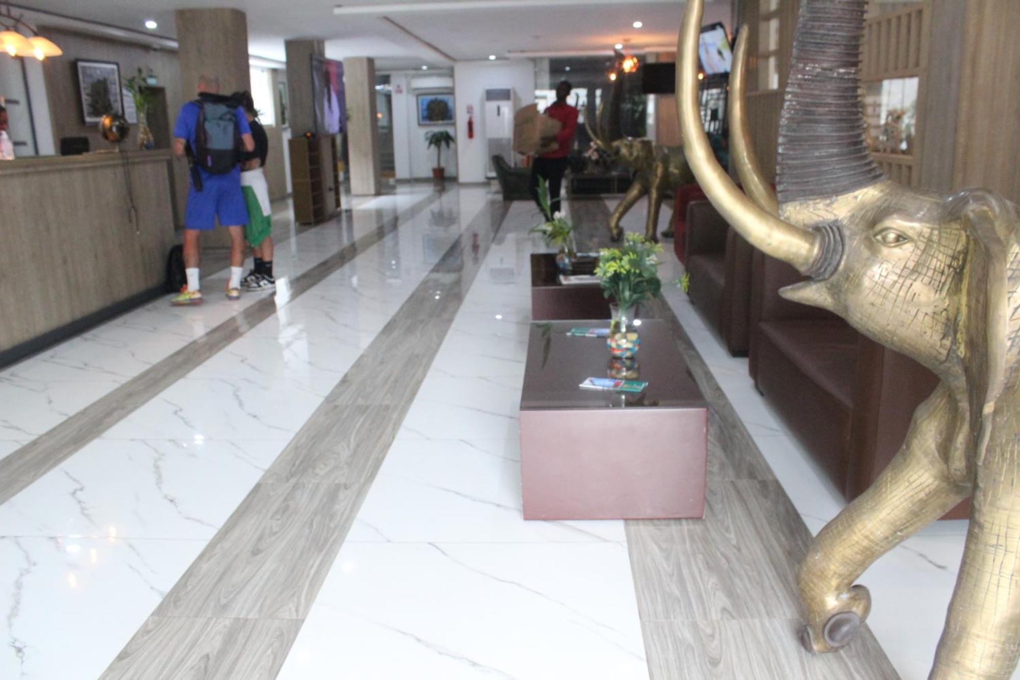 Sana Hotel อาบีจาน ภายนอก รูปภาพ