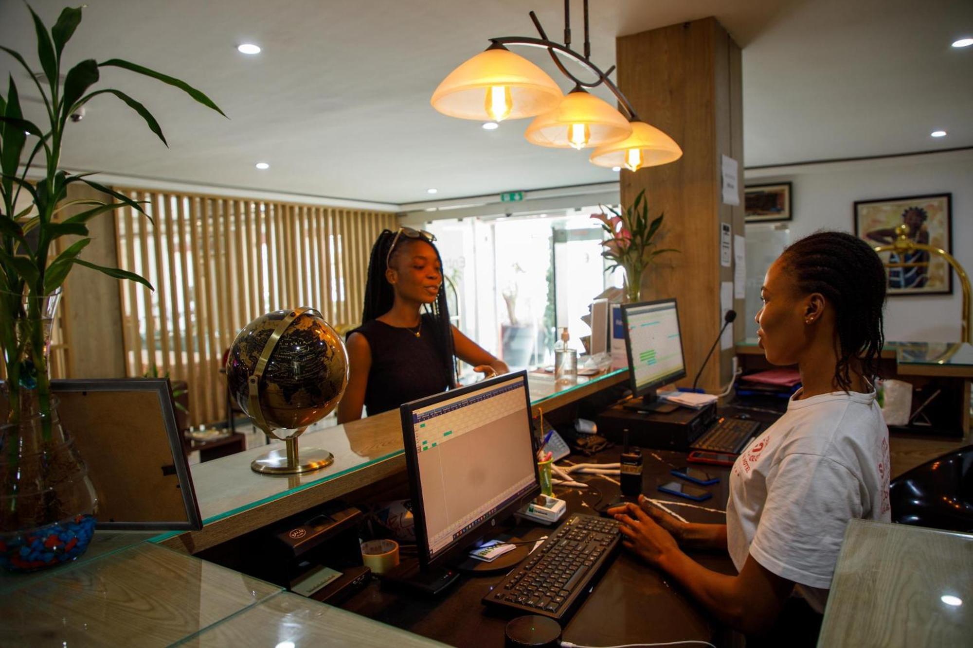 Sana Hotel อาบีจาน ภายนอก รูปภาพ