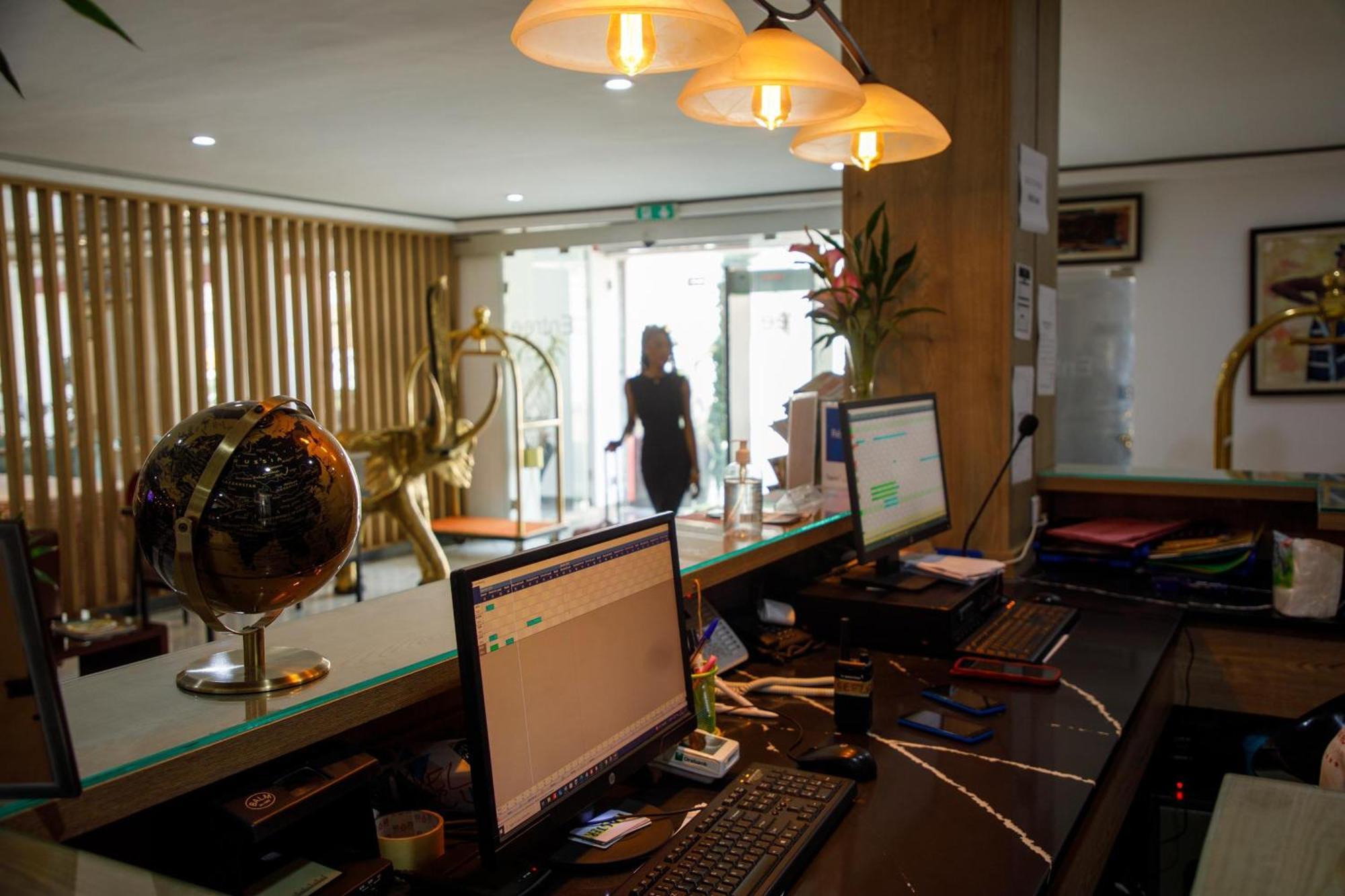 Sana Hotel อาบีจาน ภายนอก รูปภาพ