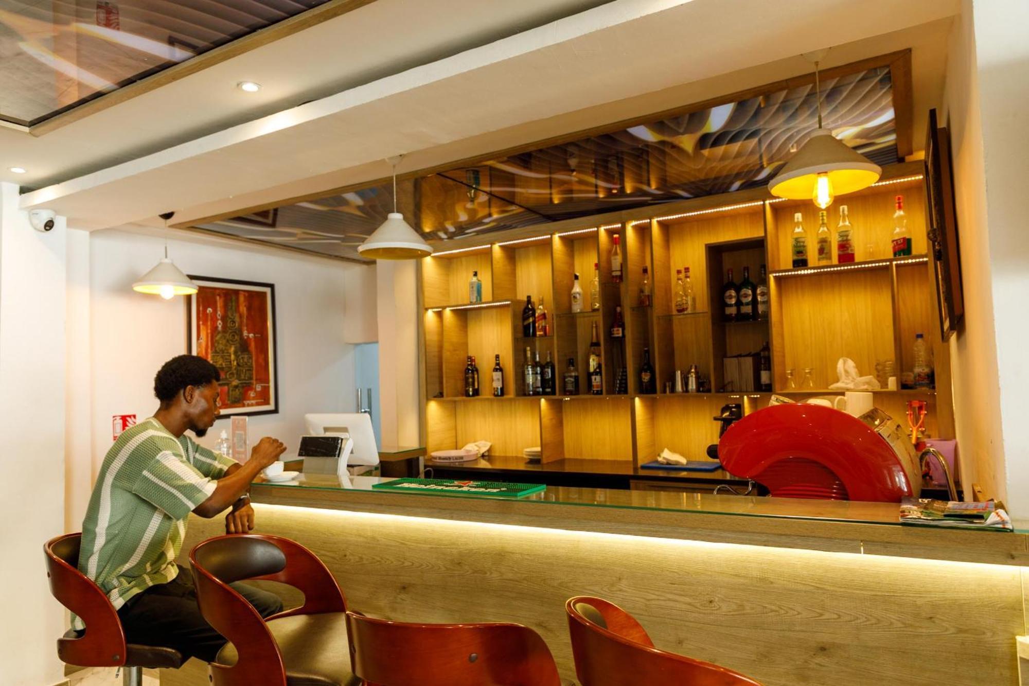 Sana Hotel อาบีจาน ภายนอก รูปภาพ