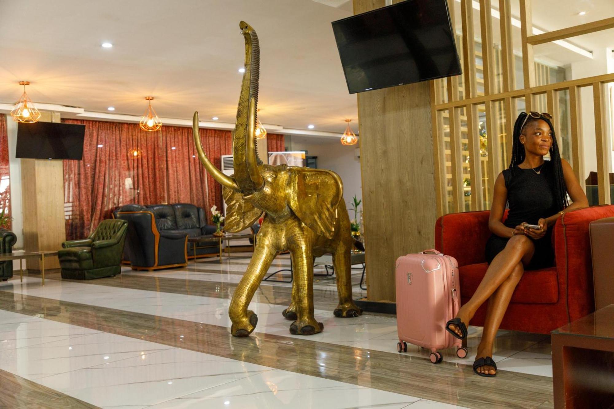 Sana Hotel อาบีจาน ภายนอก รูปภาพ