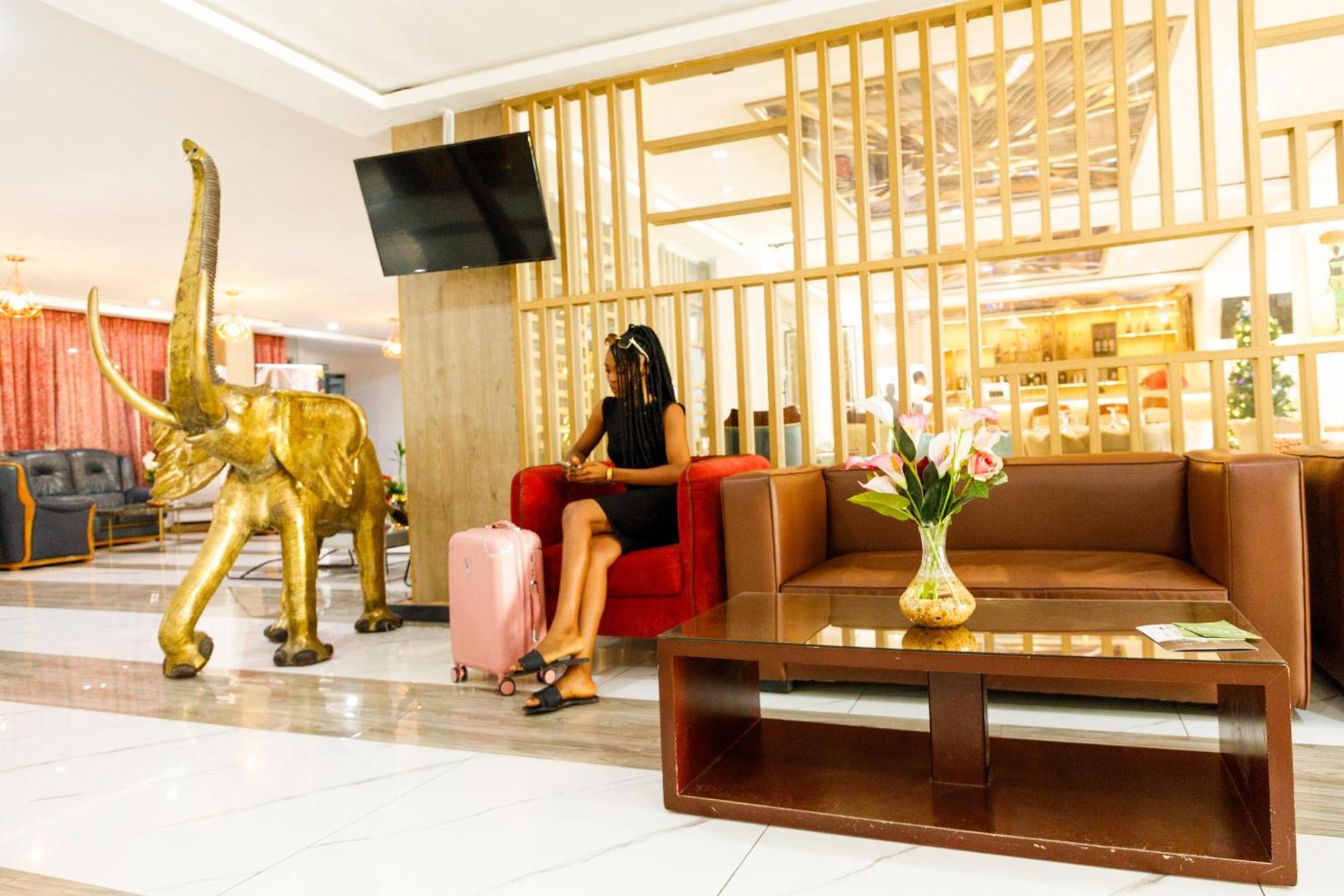 Sana Hotel อาบีจาน ภายนอก รูปภาพ